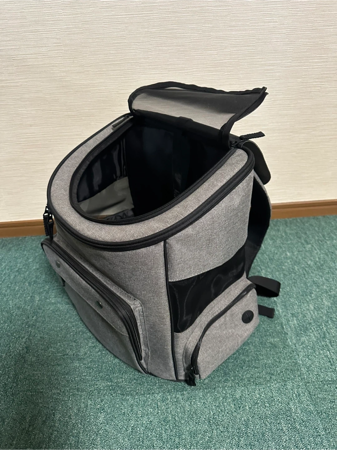 ペット用リュック グレーの写真2枚目