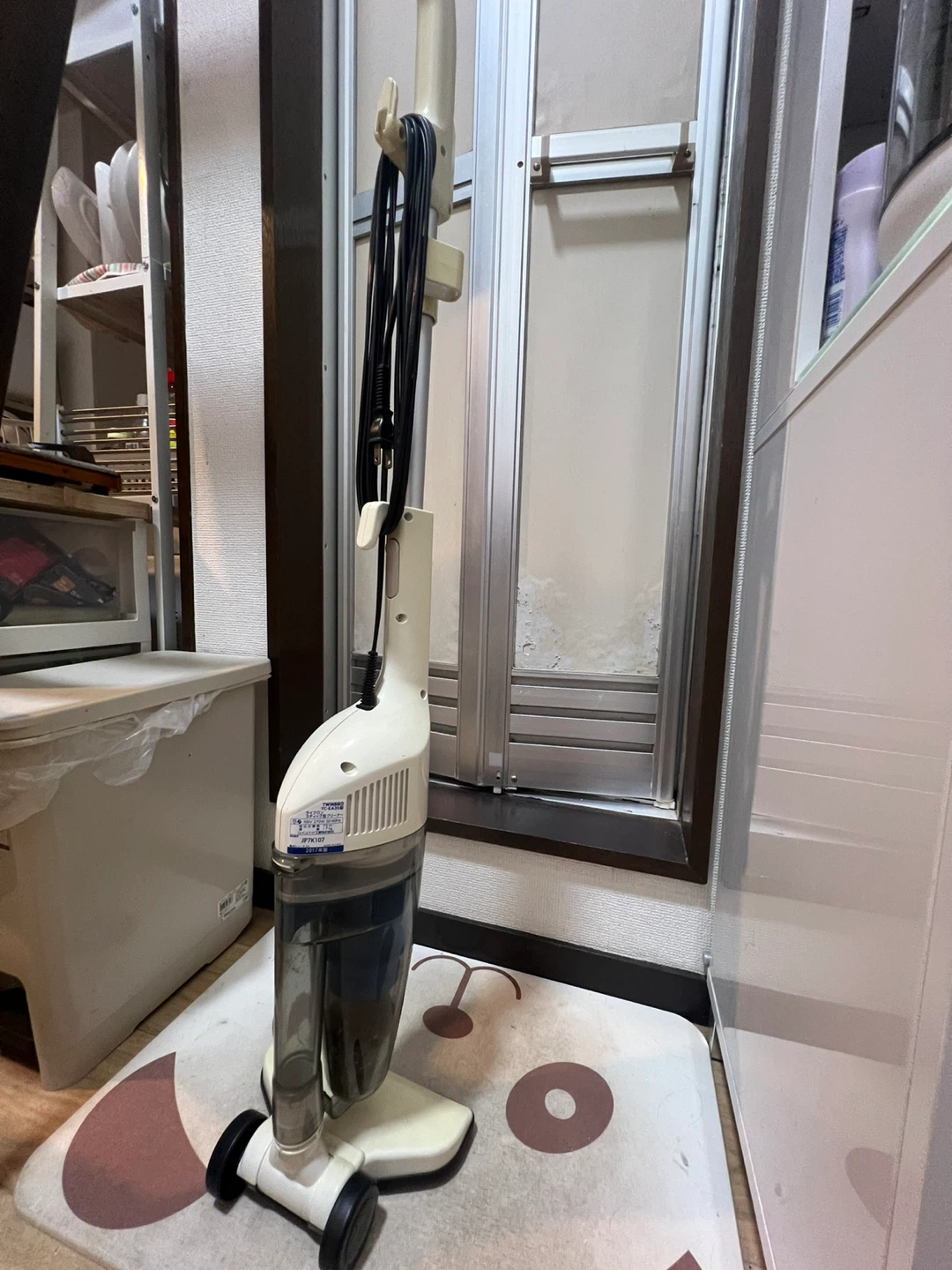 ホワイトの掃除機の写真3枚目