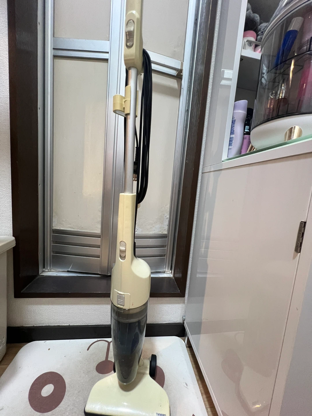 ホワイトの掃除機