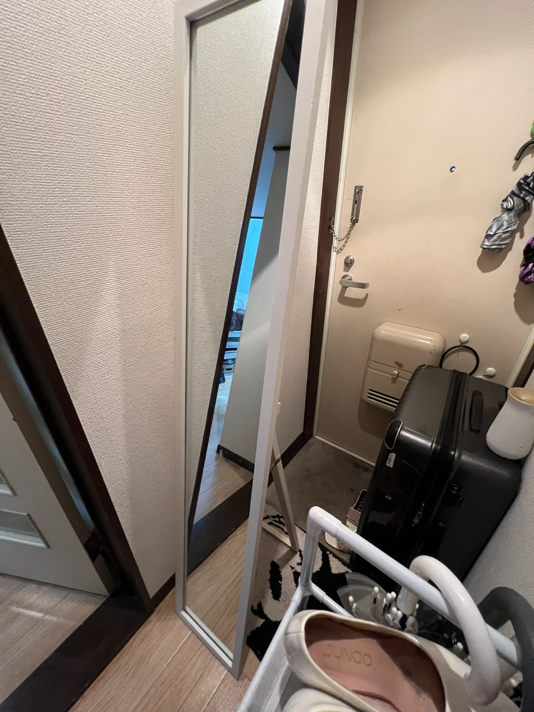 ホワイト スリム姿見 スタンドミラーの写真4枚目
