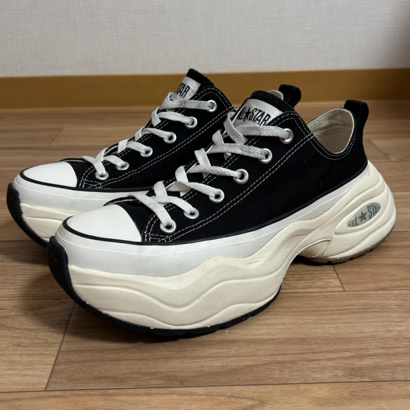 コンバース スニーカー 黒 厚底