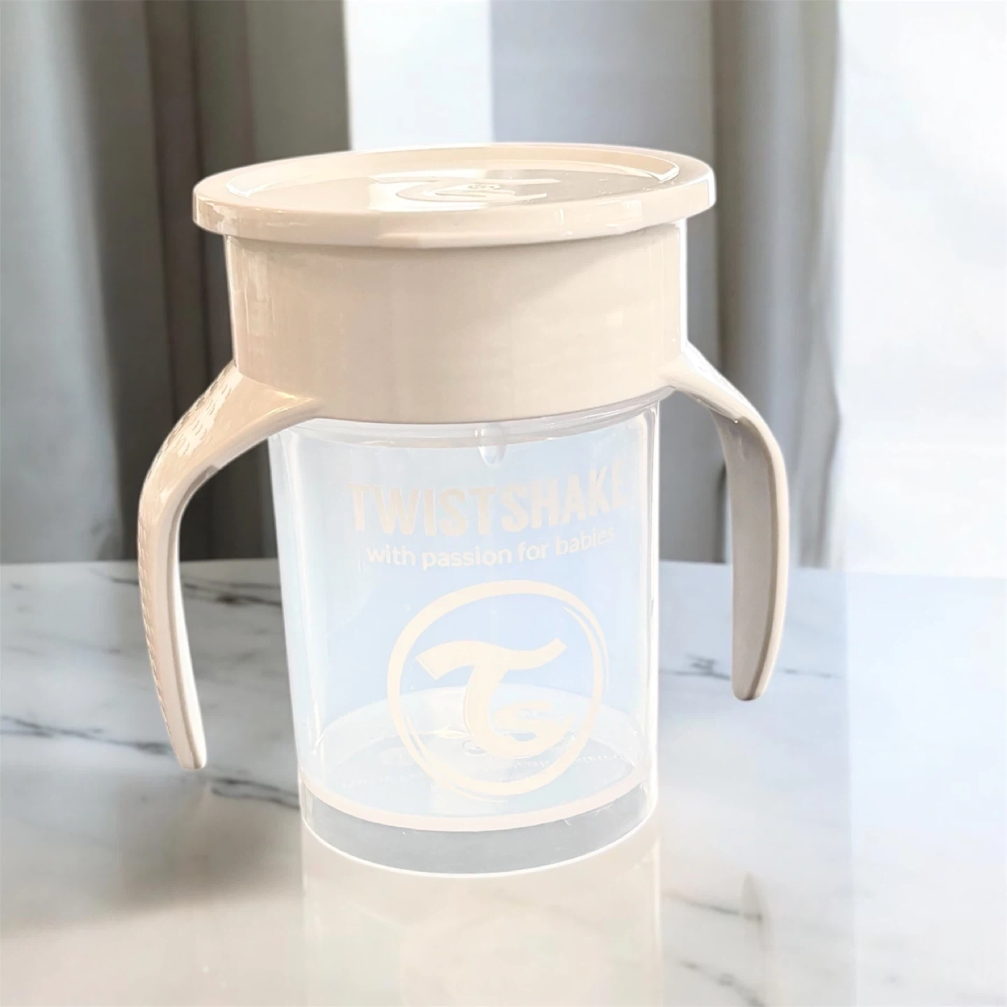 ベビー用トレーニング用カップ ツイストシェイクコップ飲み
