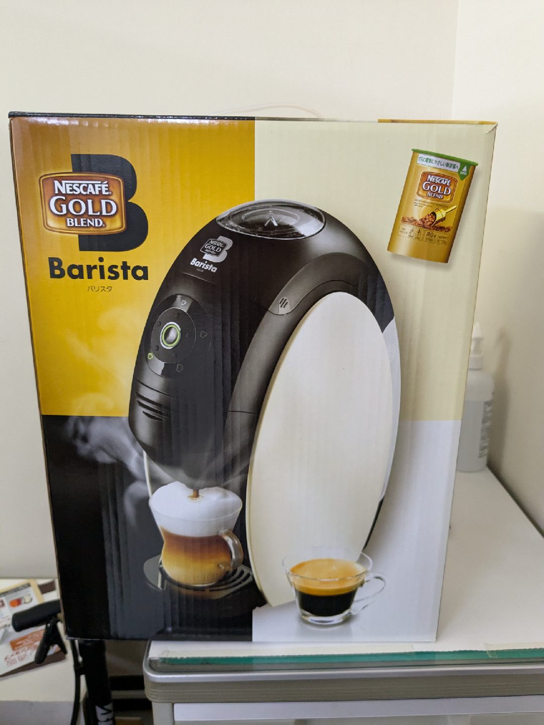 コーヒーメーカーと電子レンジ