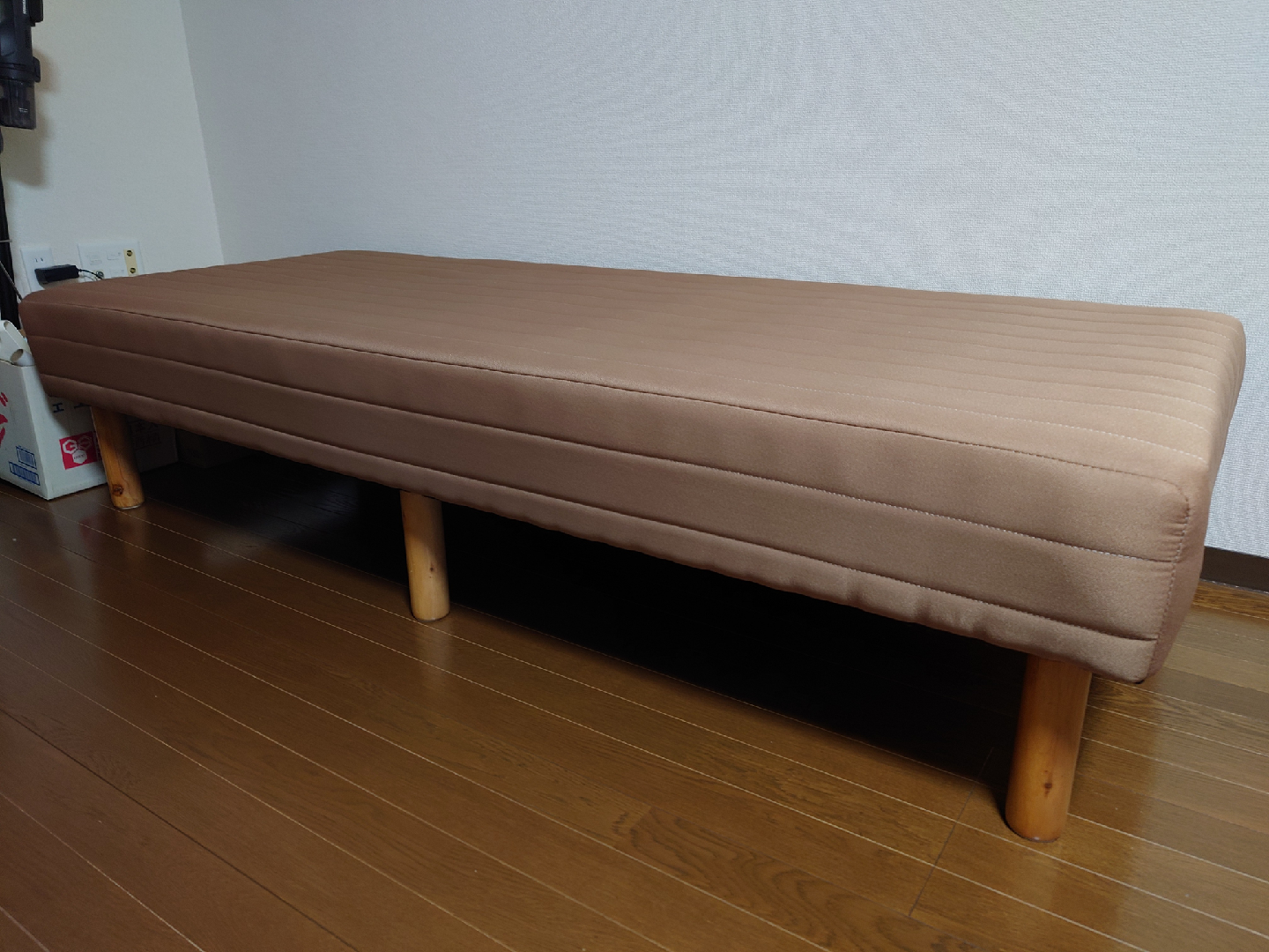 細めベッド(脚は取り外し可能)