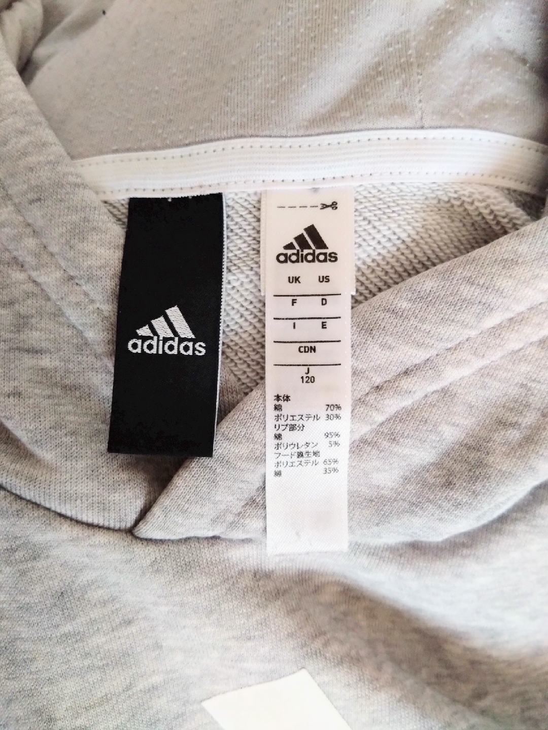 adidasパーカー　サイズ120の写真3枚目