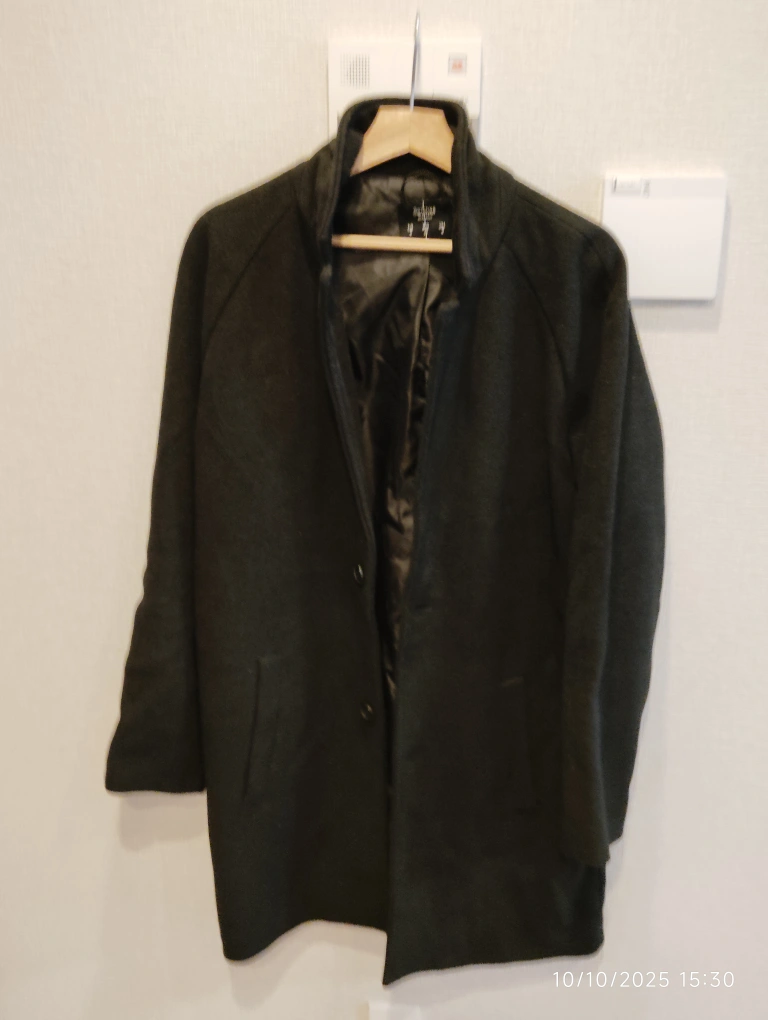 Bershkaのメンズロングコート