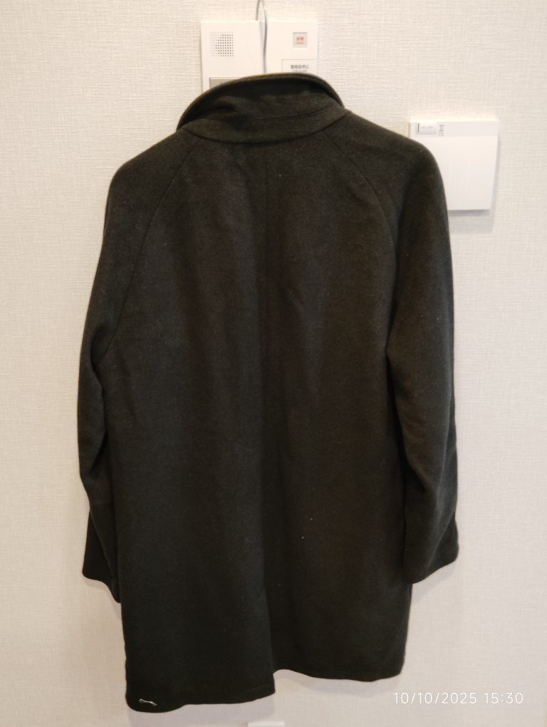 Bershkaのメンズロングコートの写真2枚目