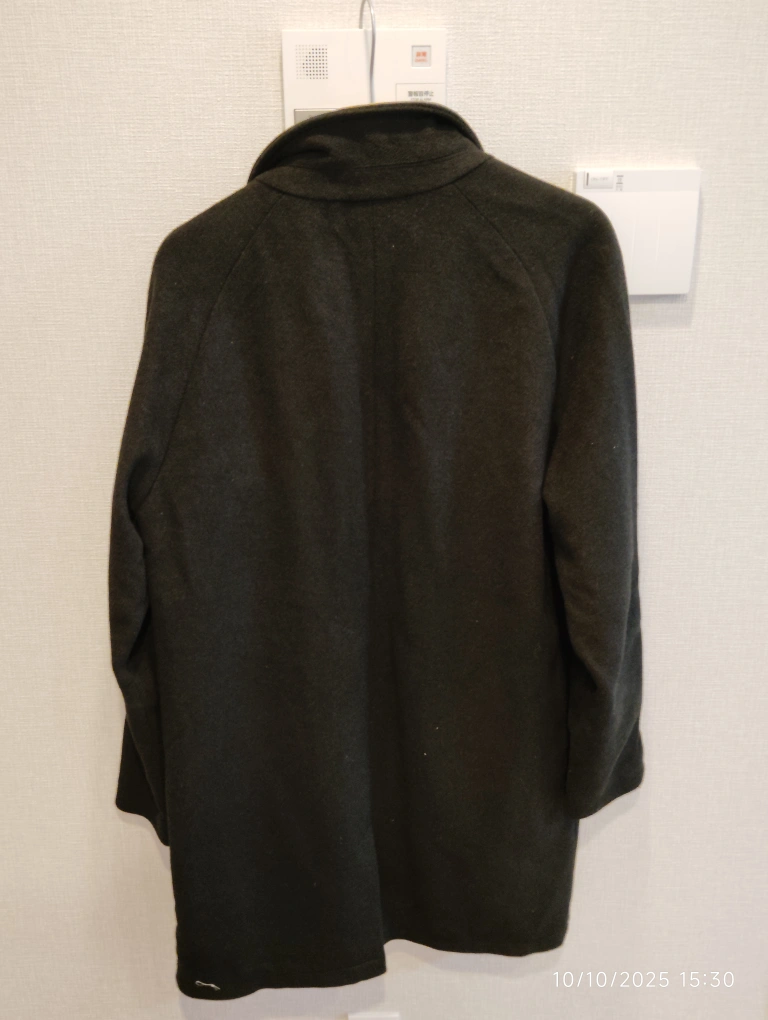 Bershkaのメンズロングコートの写真2枚目