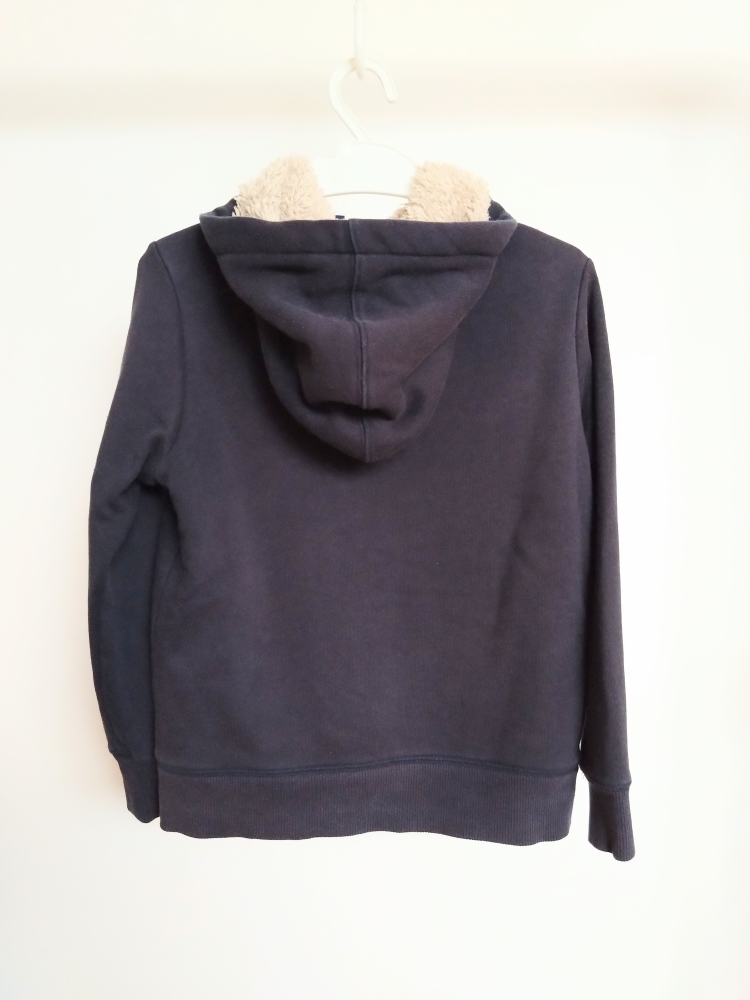 UNIQLOジップアップパーカー　サイズ130の写真2枚目