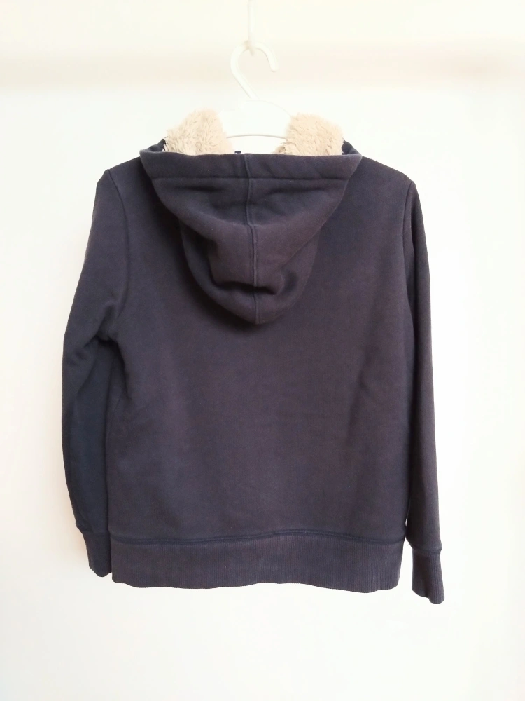 UNIQLOジップアップパーカー サイズ130の写真2枚目
