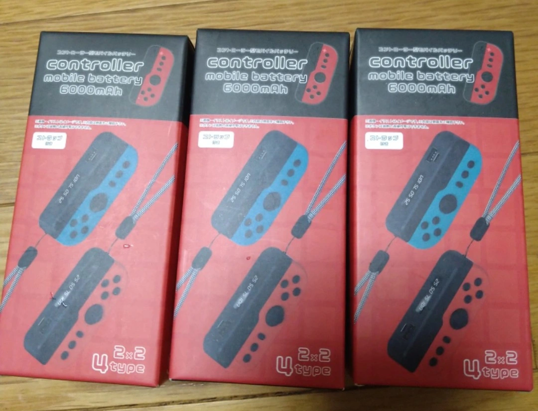 格安 新品 小型持ち運びやすいサイズ レッド 国内メーカー コントローラー型モバイルバッテリー 6000mAh ストラップ付きの写真2枚目