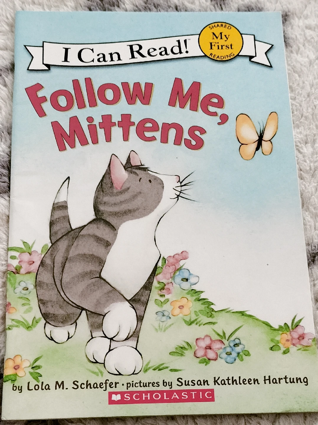 絵本 Follow Me, Mittens