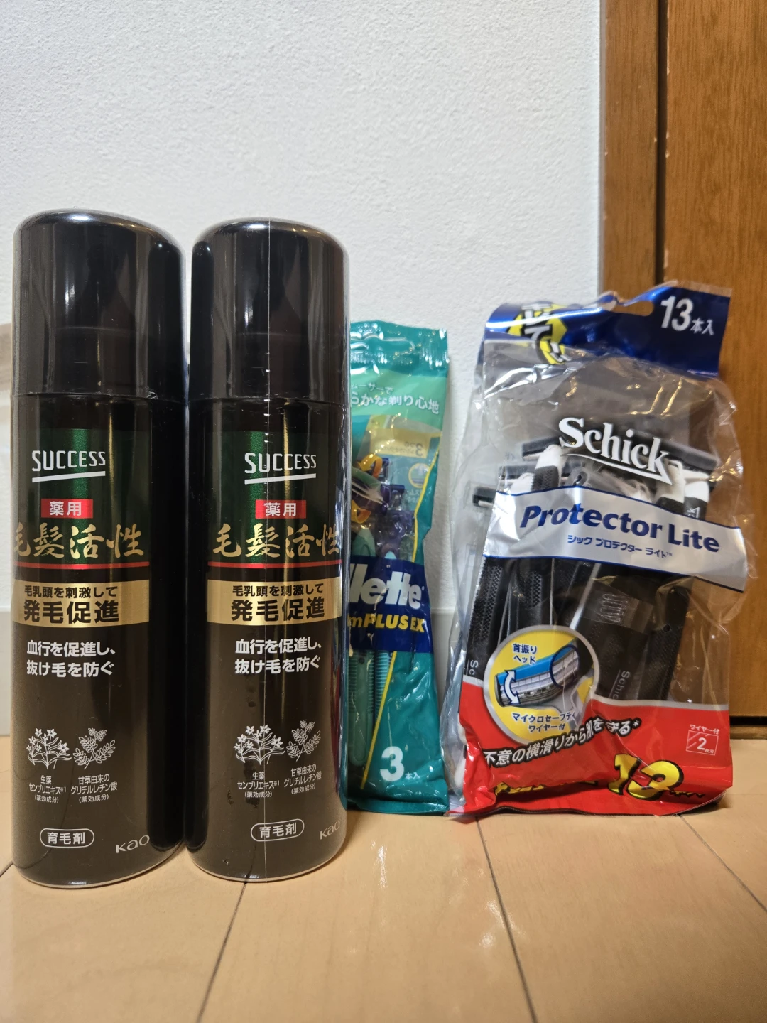 サクセス 薬用育毛トニック ＆ シック Schick カミソリの写真2枚目