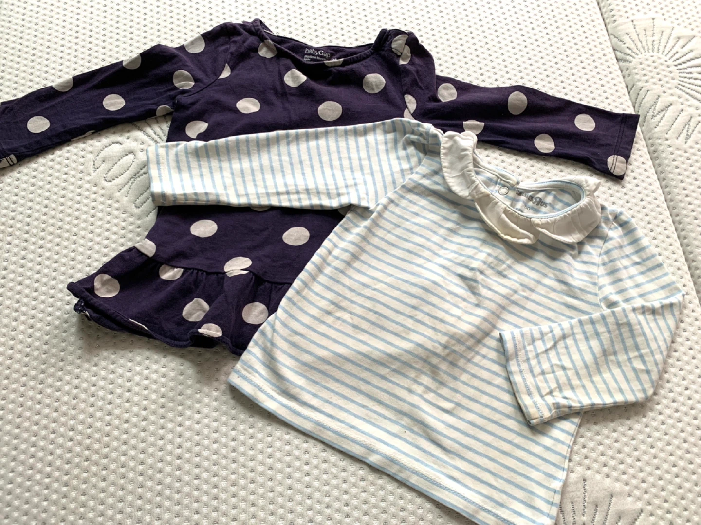 2枚セット baby gap ベビーザらス 長袖トップス 70 80