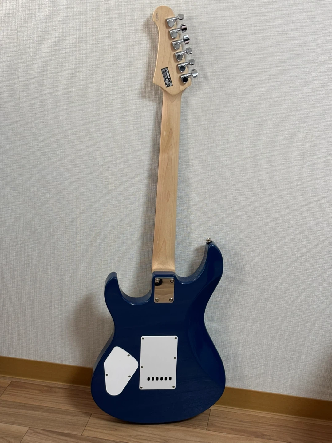 ヤマハ PACIFICA 112V UTB エレキギター 青の写真4枚目