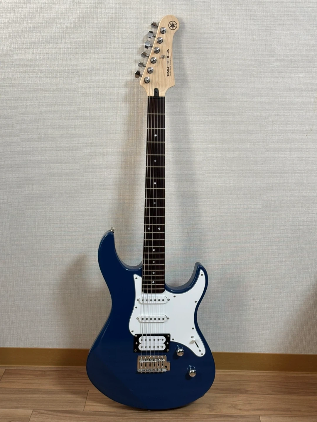 ヤマハ PACIFICA 112V UTB エレキギター 青の写真3枚目