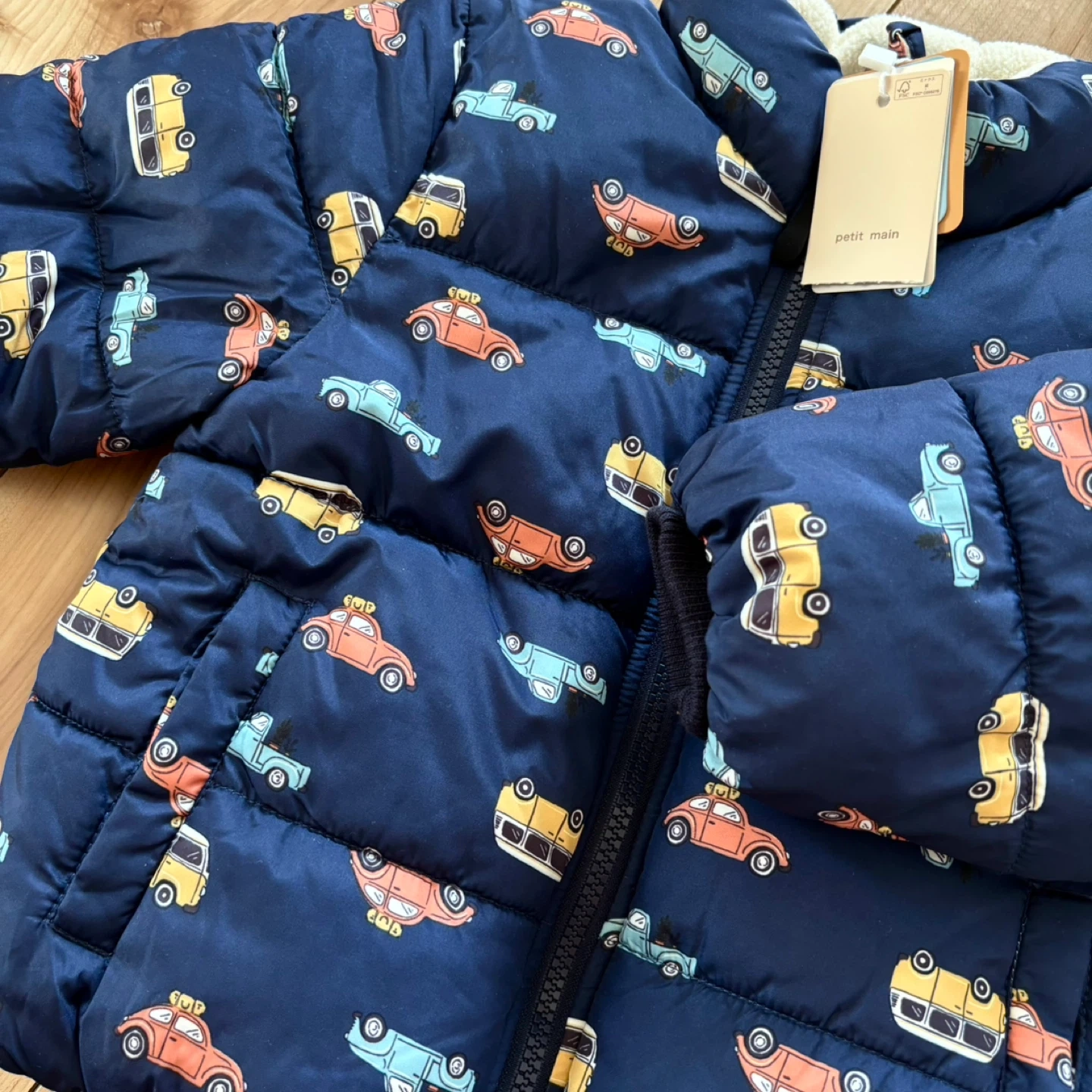 【新品】petit main 中綿ダウンジャケット 90 男の子 車の写真2枚目