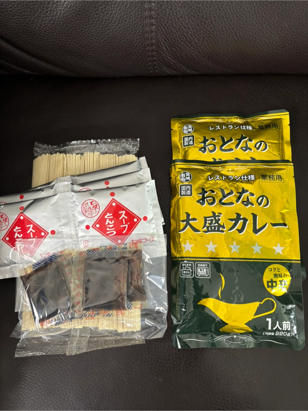 オトナの大盛カレー2袋、とんこつラーメン6食まとめ売り