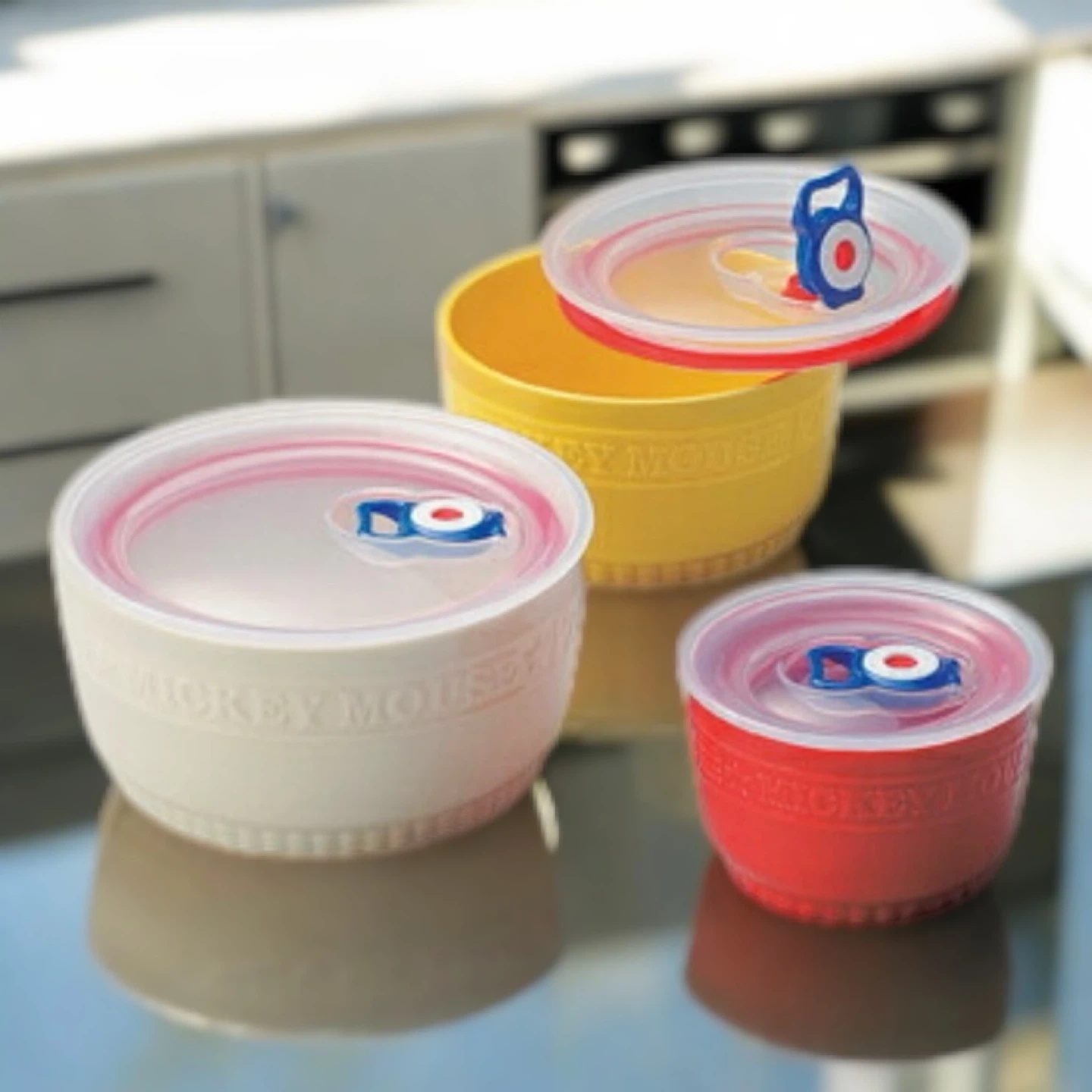 【新品】ディズニー ミッキーマウス レンジ対応蓋付き 食器 3個セット