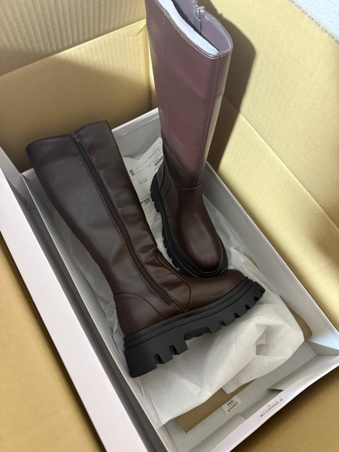 新品未使用 合成レザーブーツの写真2枚目