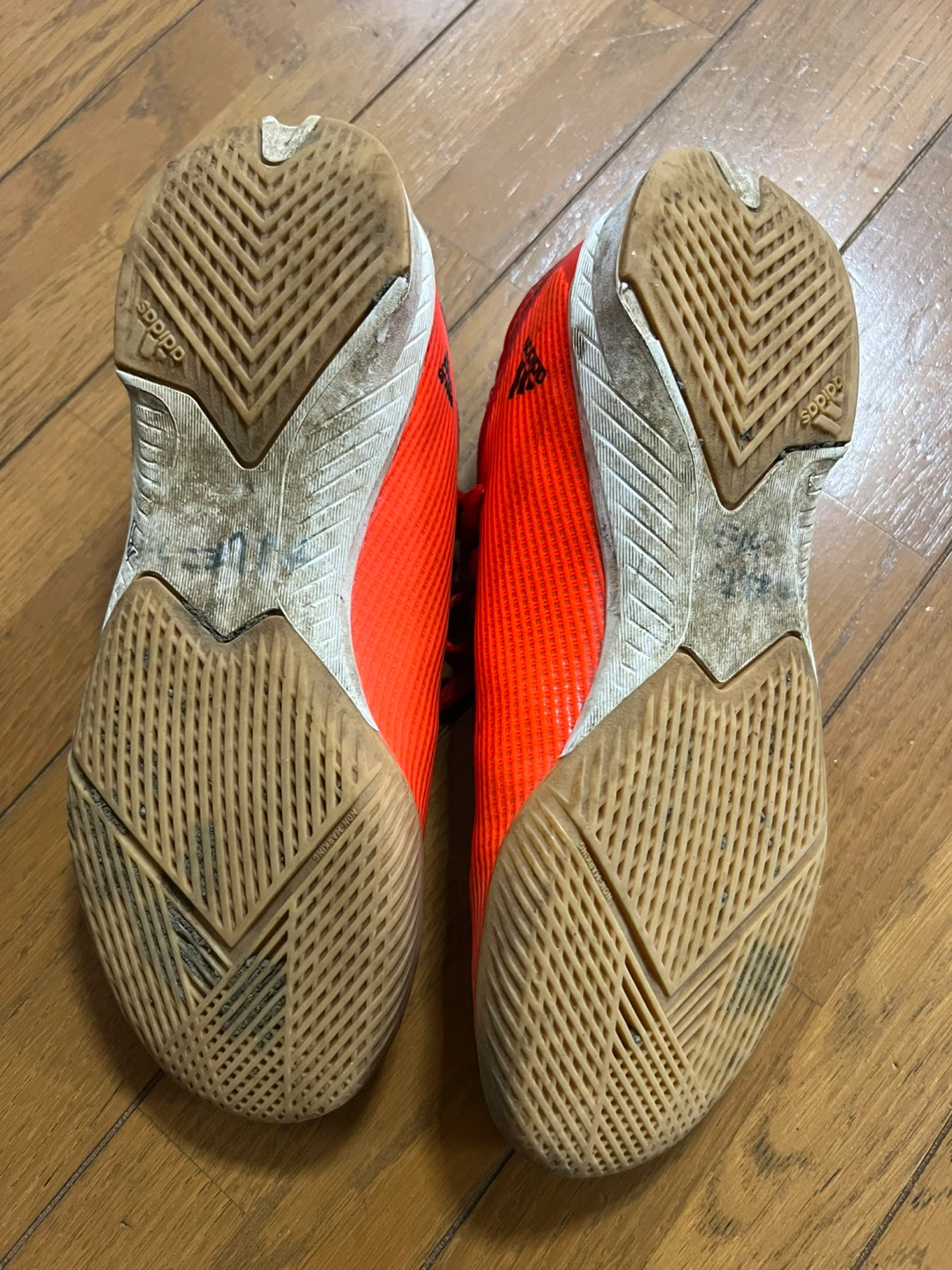 アディダス サッカーシューズの写真4枚目