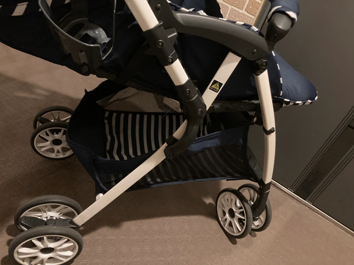 西松屋 ベビーカー スマートエンジェル デヨーネ レジェ 軽量の写真2枚目