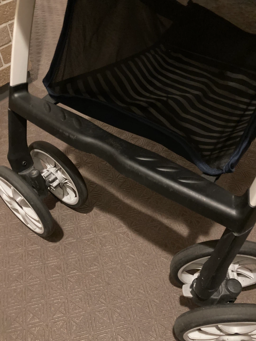 西松屋 ベビーカー スマートエンジェル デヨーネ レジェ 軽量の写真3枚目