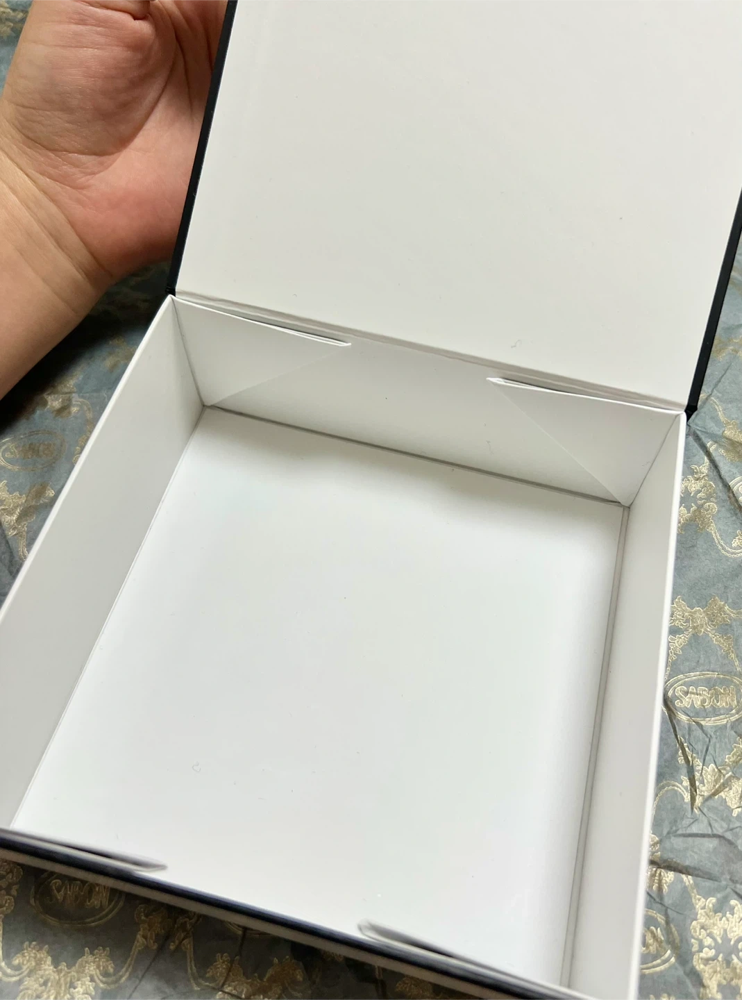 17日に処分します CHANEL 空箱の写真3枚目