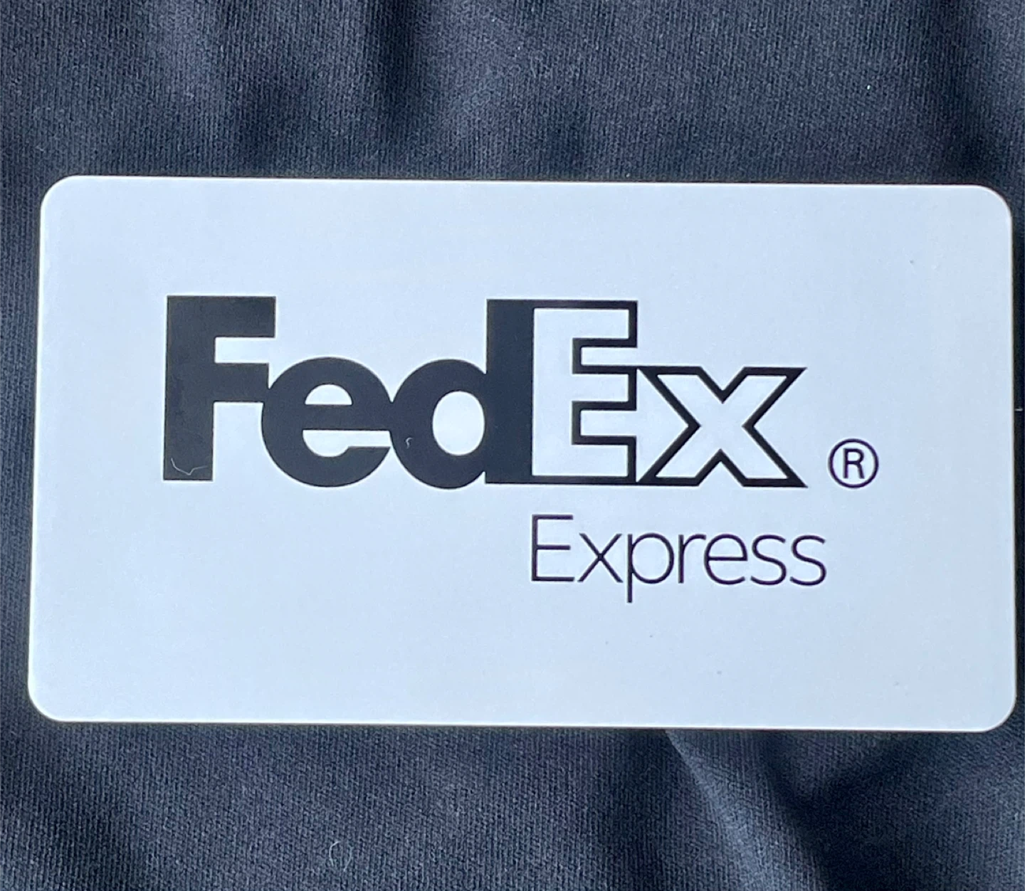 FedExロゴ入り Qi対応モバイルバッテリーの写真2枚目