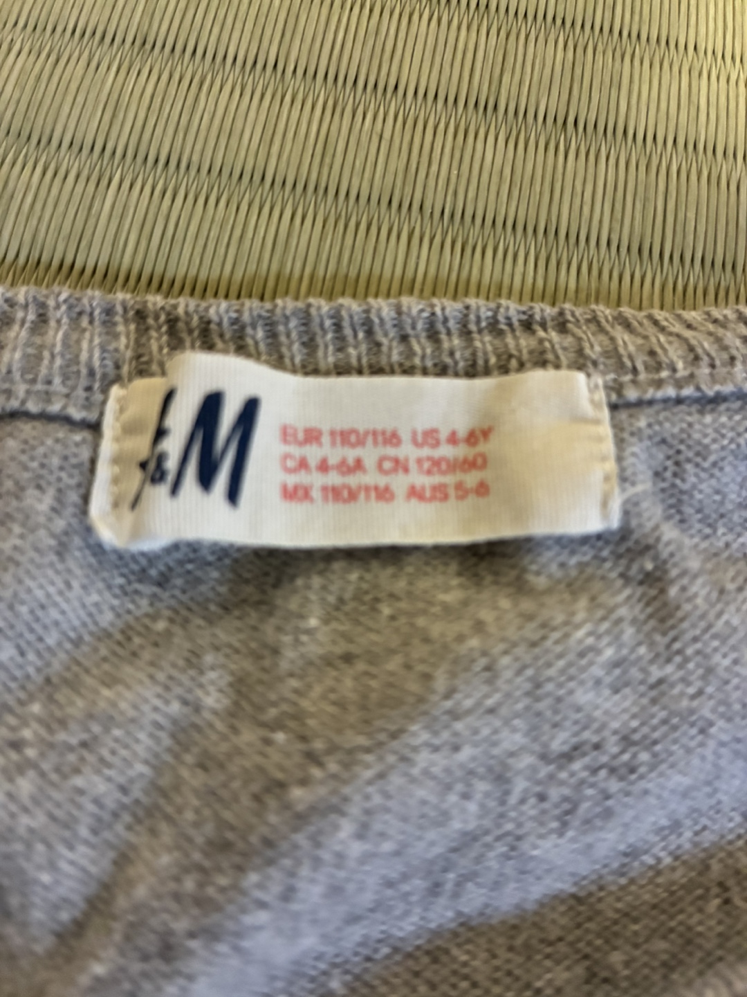 H&M カーディガン グレー 110/116サイズの写真2枚目