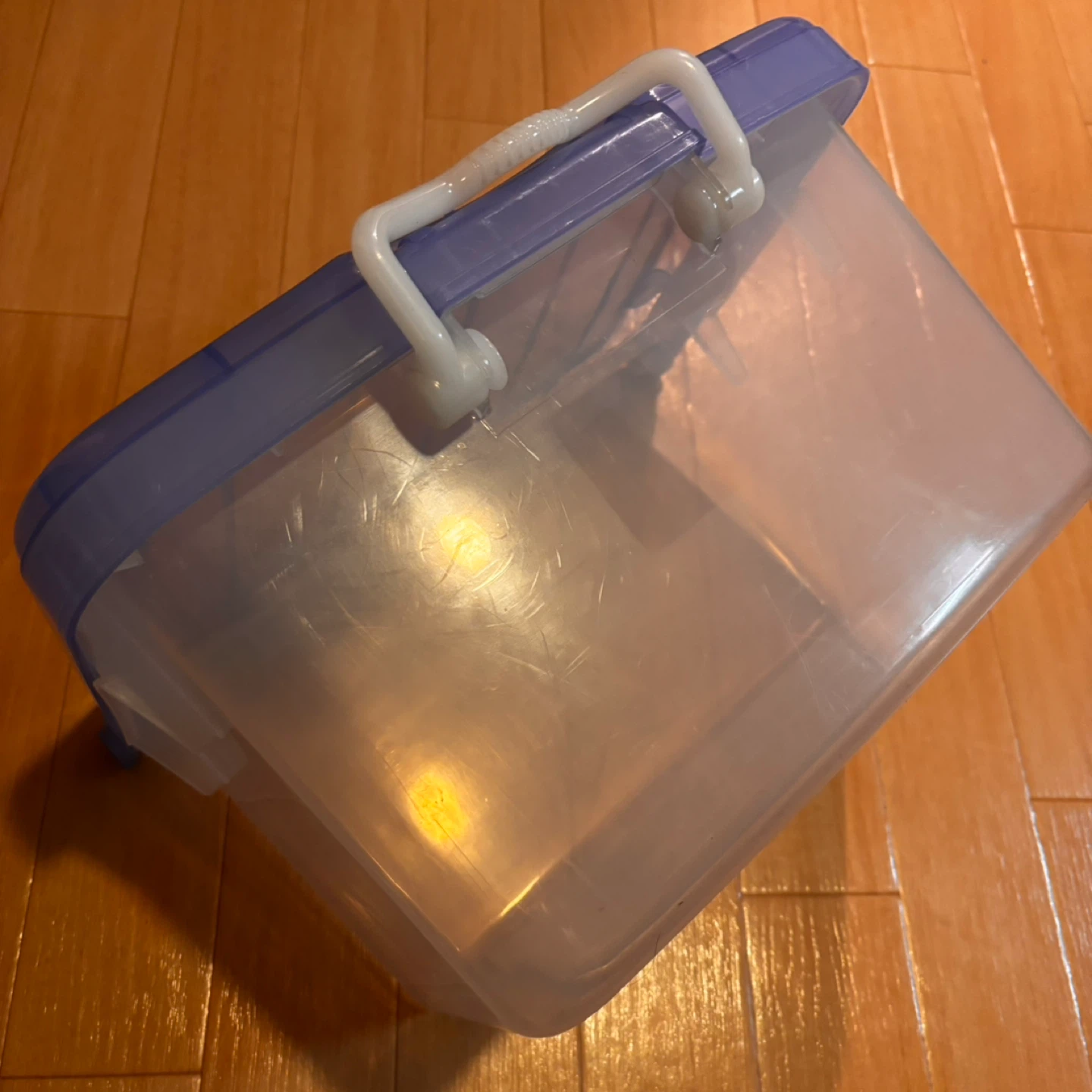 プラスチック製収納ボックス