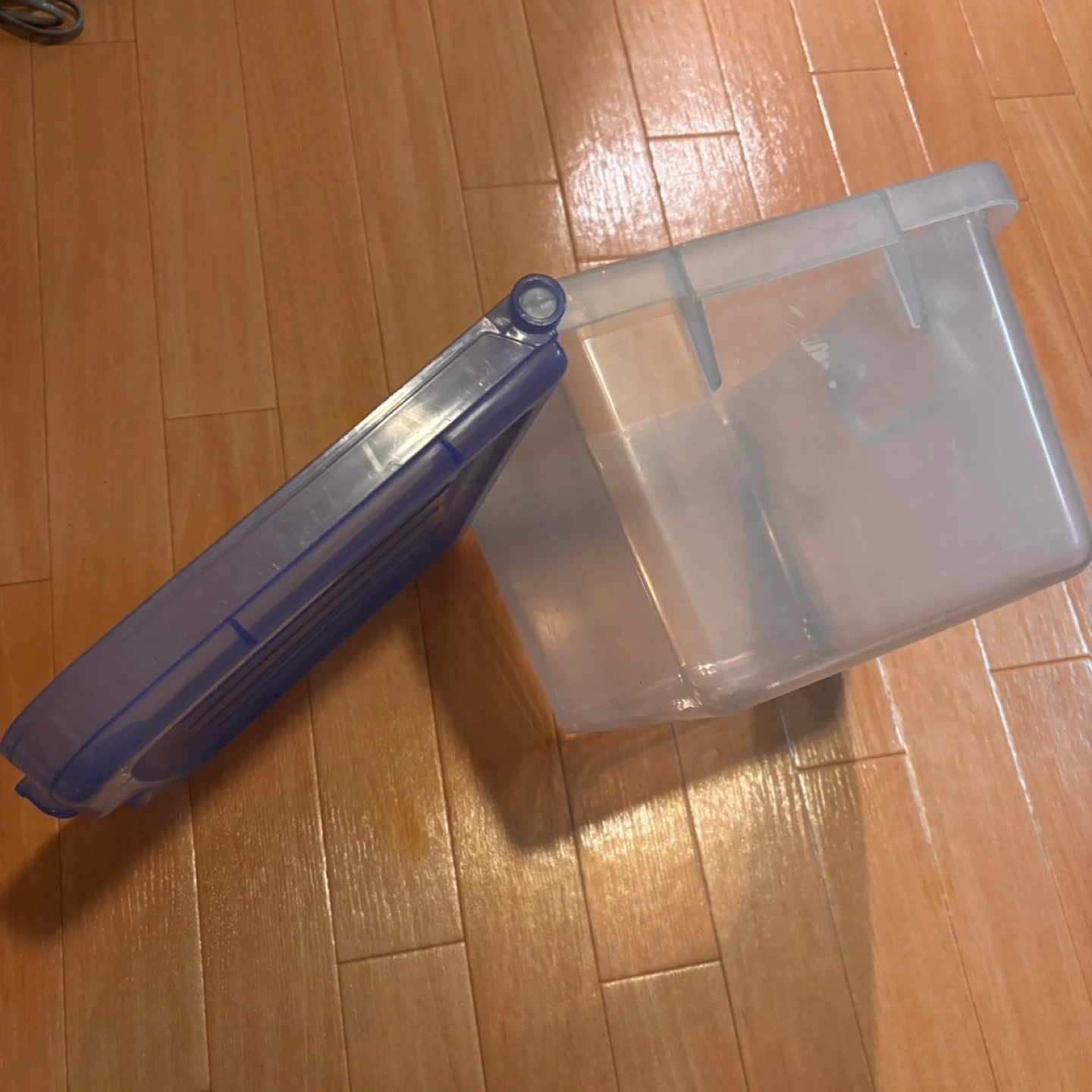 プラスチック製収納ボックスの写真2枚目