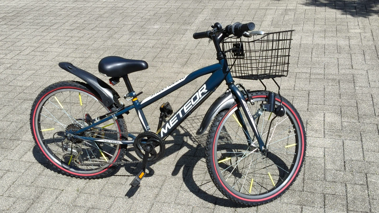 キッズ　自転車　22インチ　ネイビー