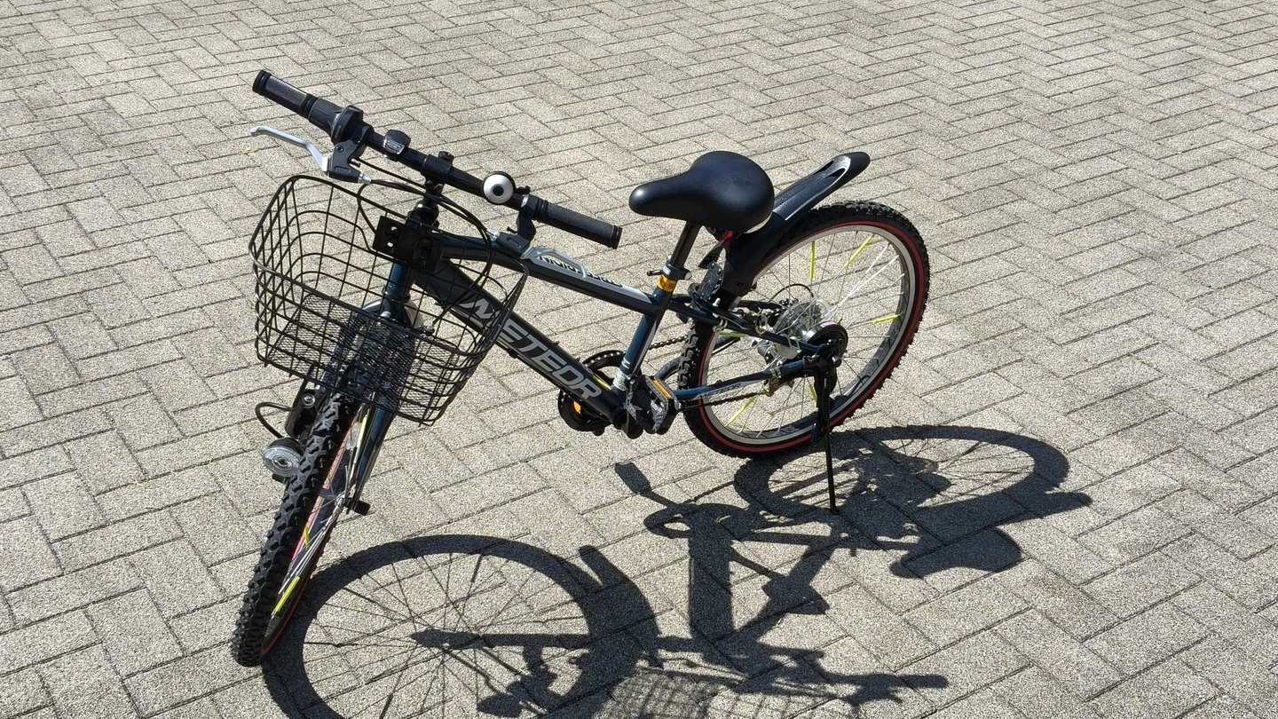 キッズ　自転車　22インチ　ネイビーの写真2枚目