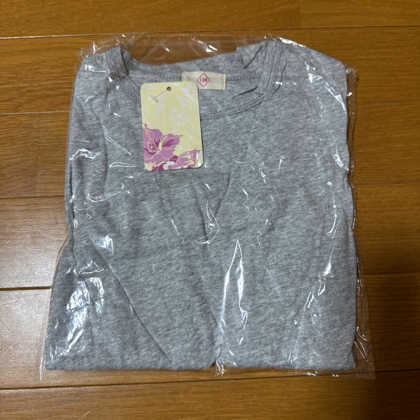 トップス グレー 長袖　カットソー　110-120の写真2枚目