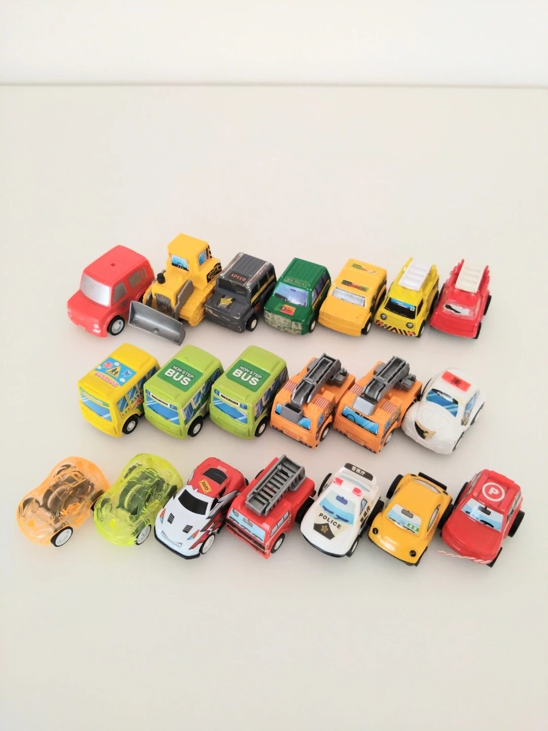 プルバック式ミニカー20台