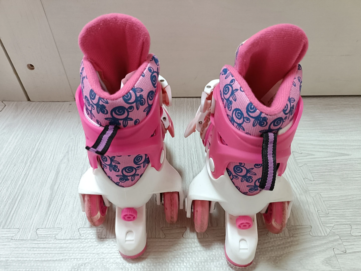エスケート ローラースケート ピンクの写真3枚目