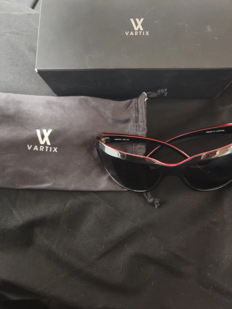 VARTIX VX-1-01 サングラス 黒/ 赤 VARTIX (ヴァティックス