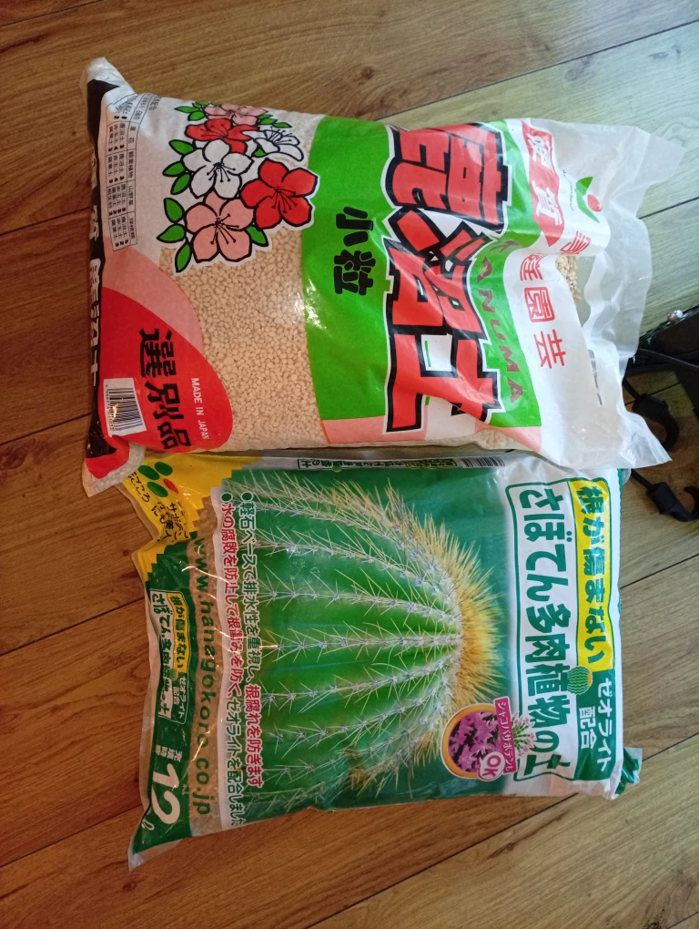 用土2点セット 鹿沼土小粒　サボテン多肉葉植物土の写真3枚目