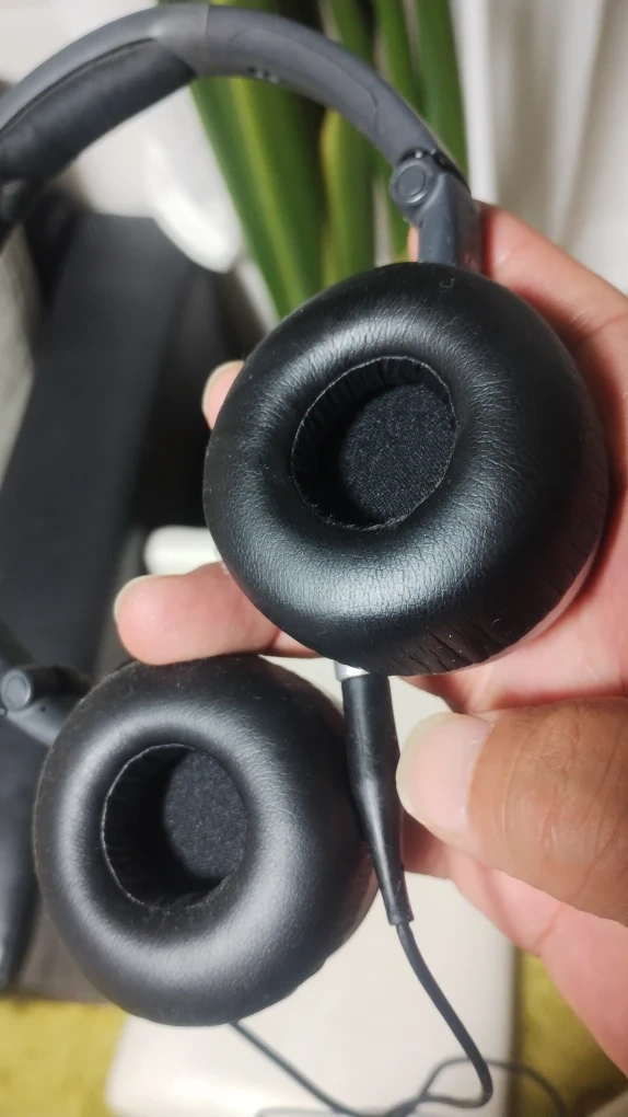AKG ヘッドホン ブラックの写真3枚目