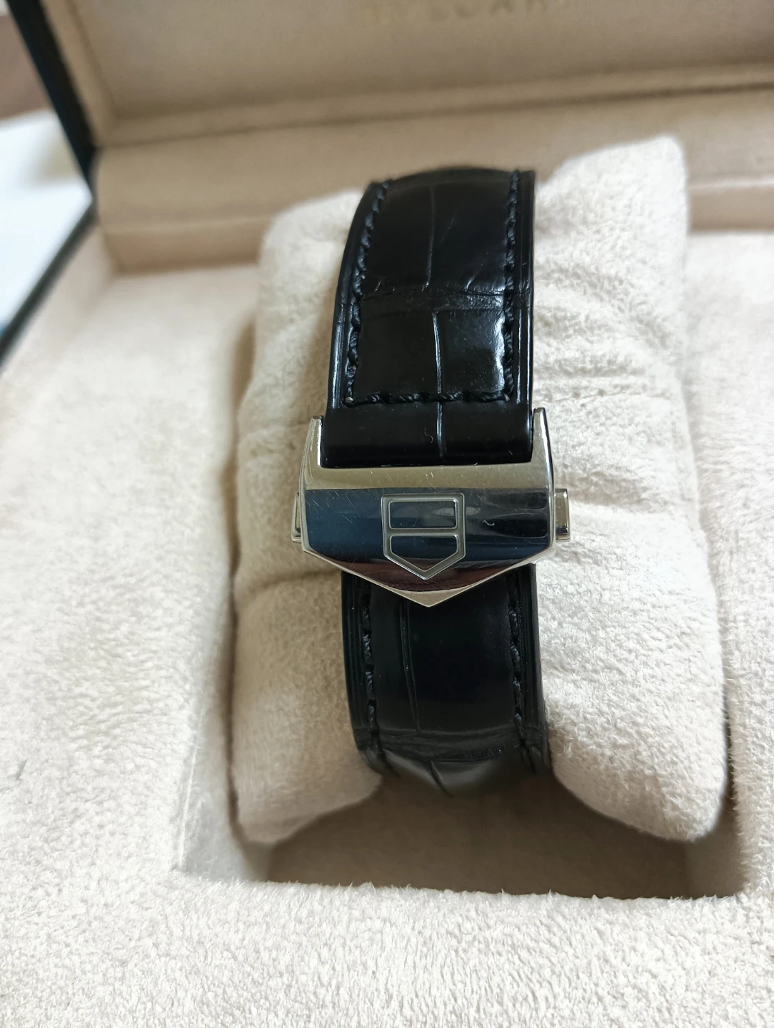 非常に美品。TAG HEUER カレラ グランドデイト GMTデュアルタイム 腕時計の写真9枚目