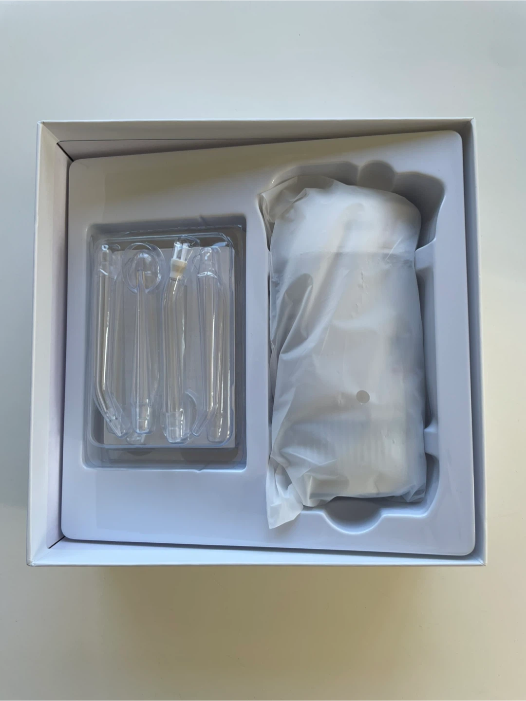 【ポータブル引き出し式口腔洗浄器】【新品未使用】ホワイト系 軽量庫の写真2枚目