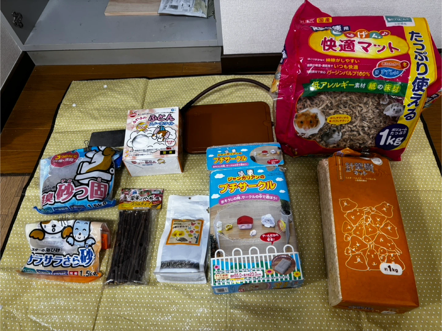 ハムスター用ケージと用品セットの写真3枚目
