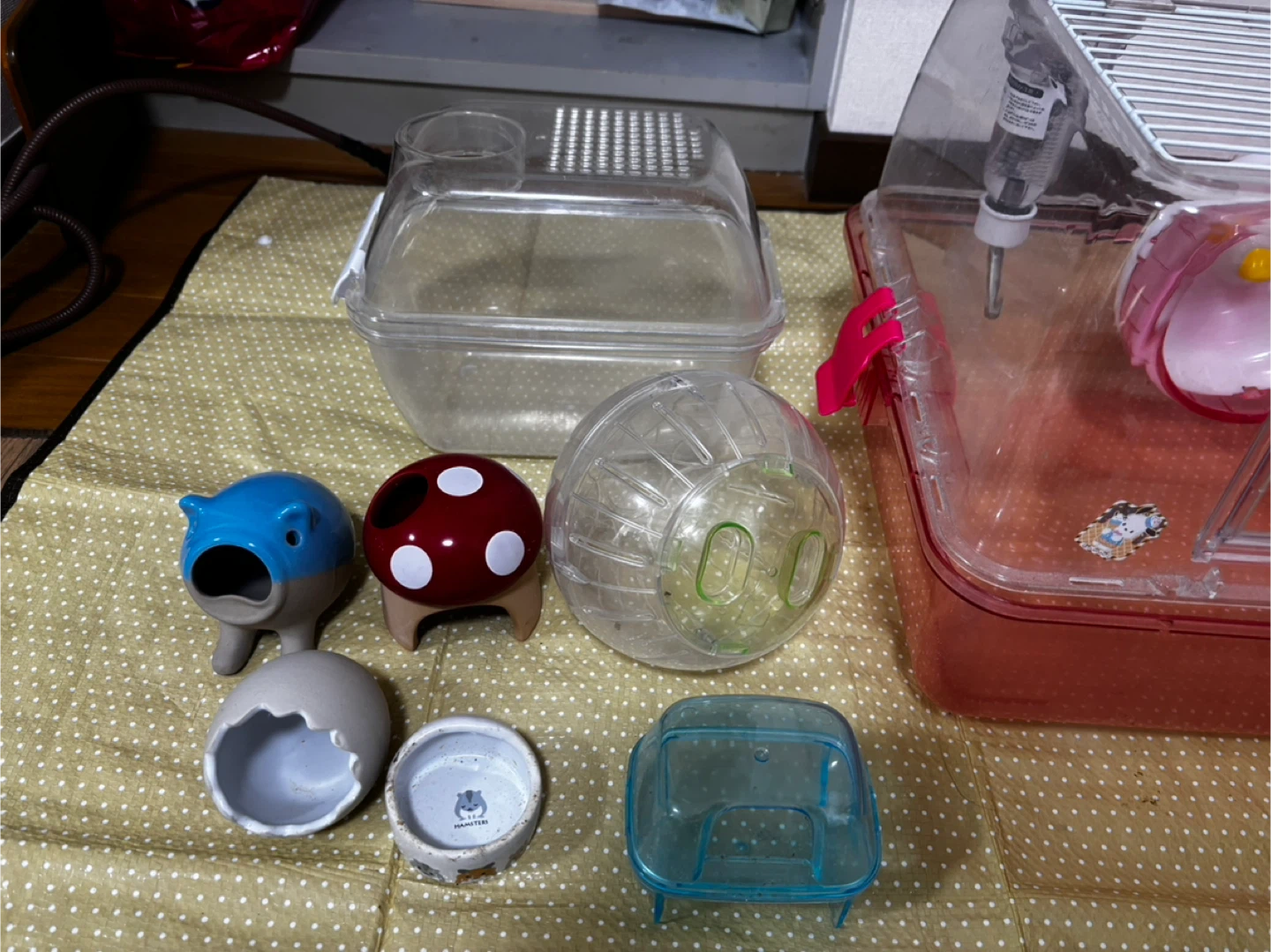 ハムスター用ケージと用品セットの写真2枚目