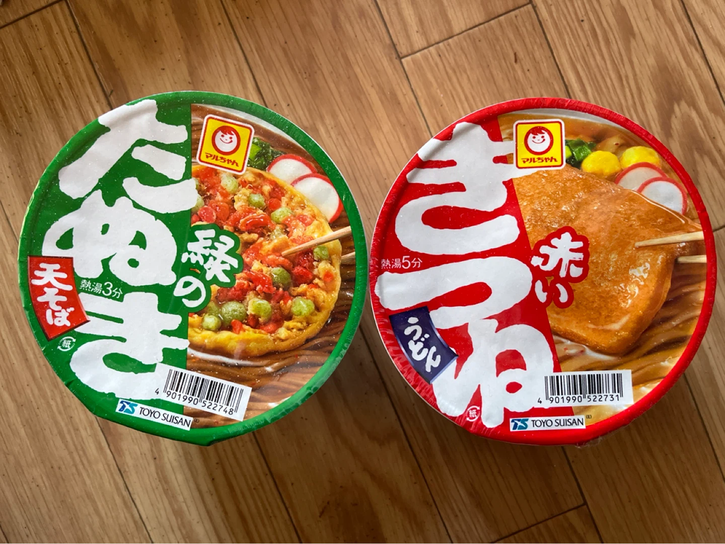 赤いきつね 緑のたぬき