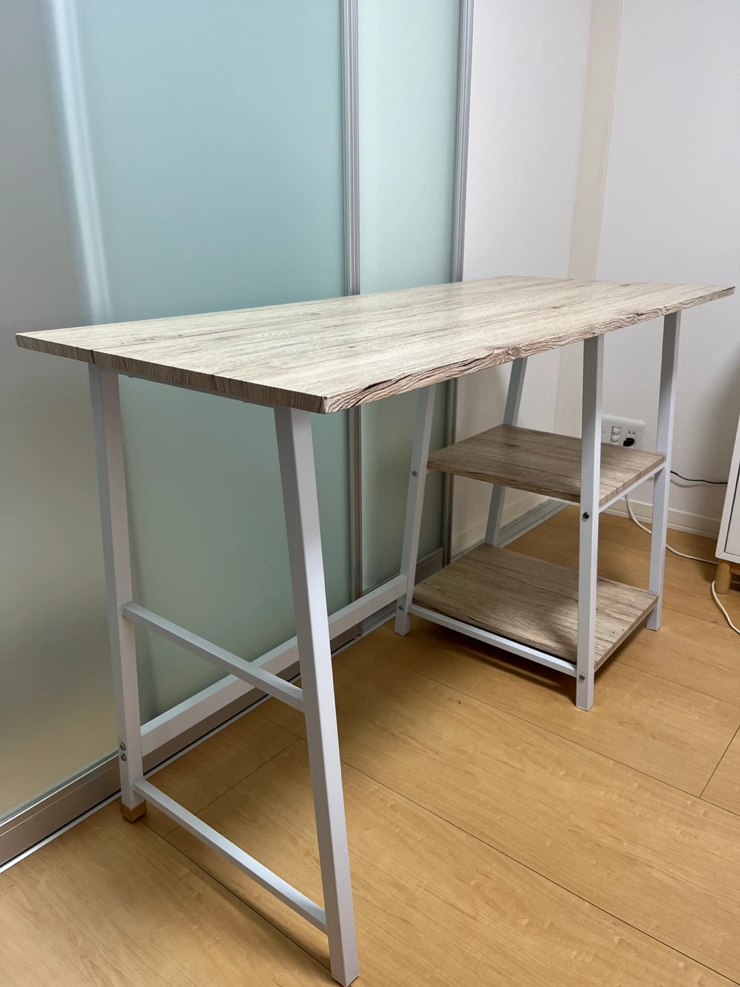 作業用デスク 棚付き　Desk with racksの写真2枚目