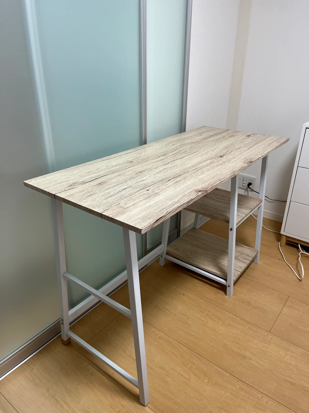 作業用デスク 棚付き　Desk with racks