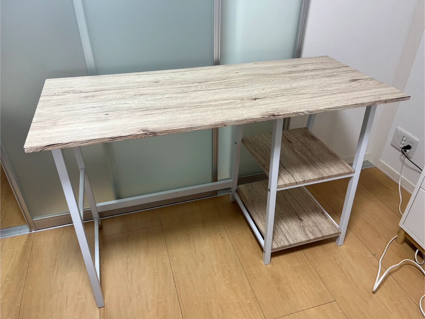 作業用デスク 棚付き　Desk with racksの写真3枚目