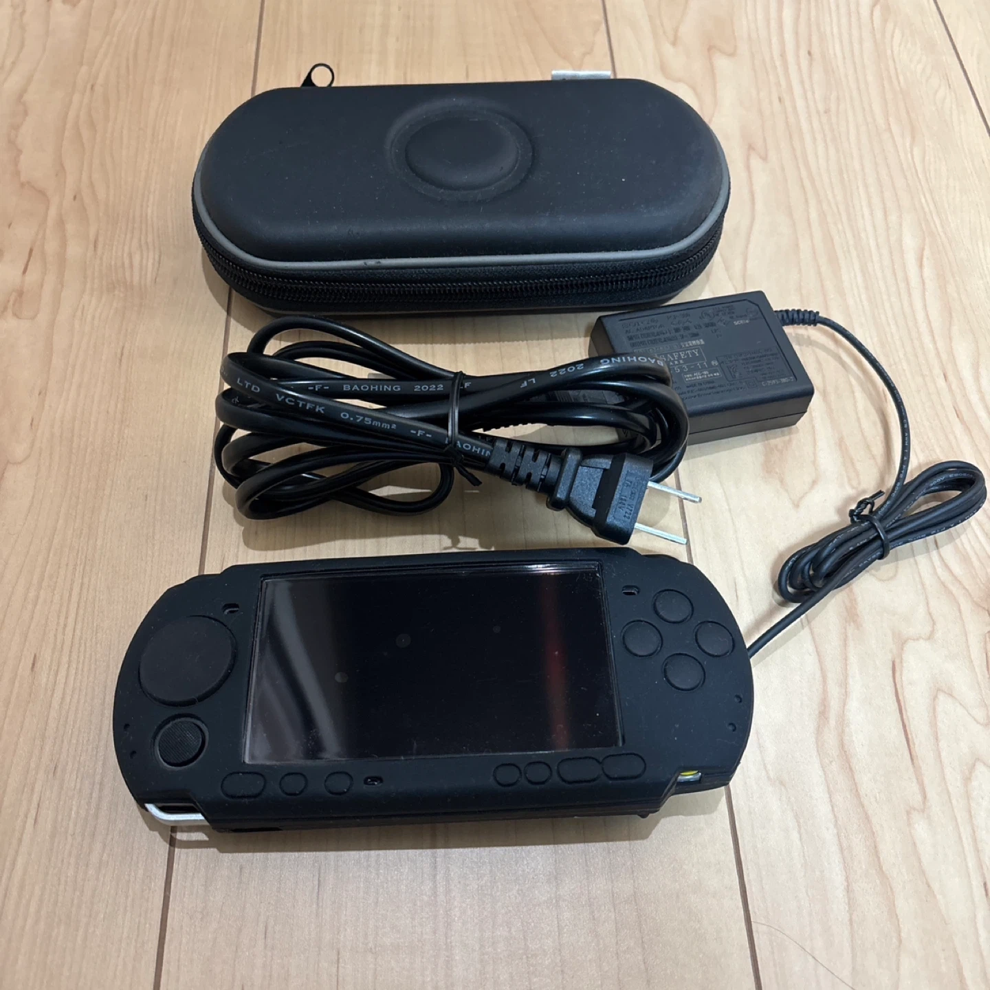 PSP プレイステーションポータブル ブラック 本体 充電器 ケース付き