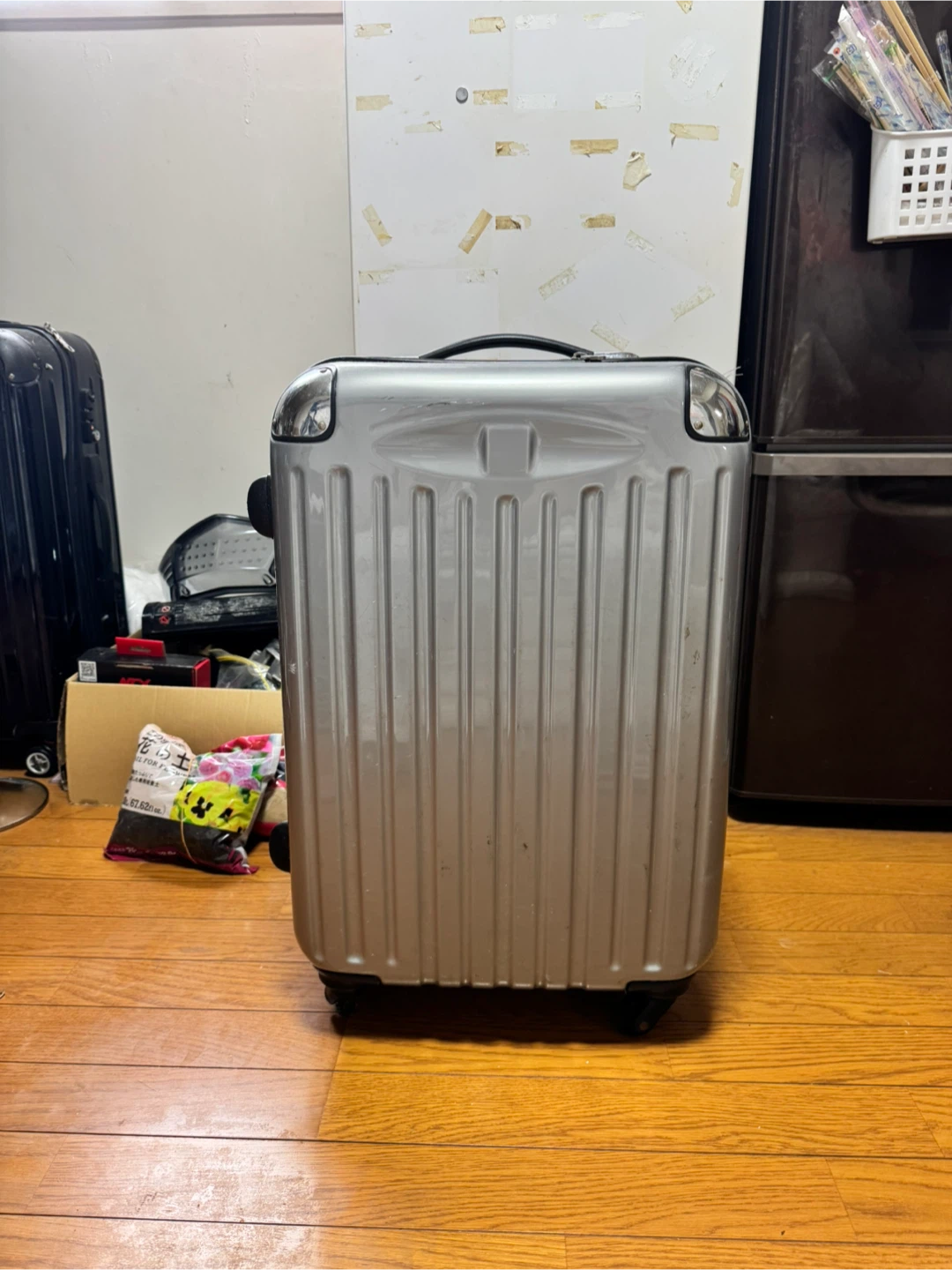 スーツケースの写真2枚目